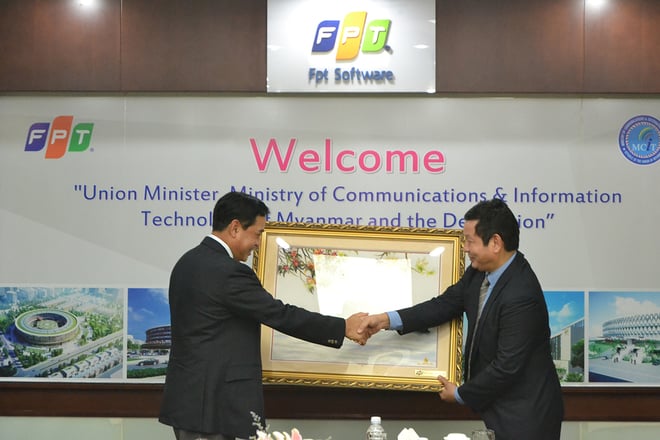 FPT Chairman Truong Gia Binh meets with Myanmar's Minister of Communications & Information Technology in Vietnam