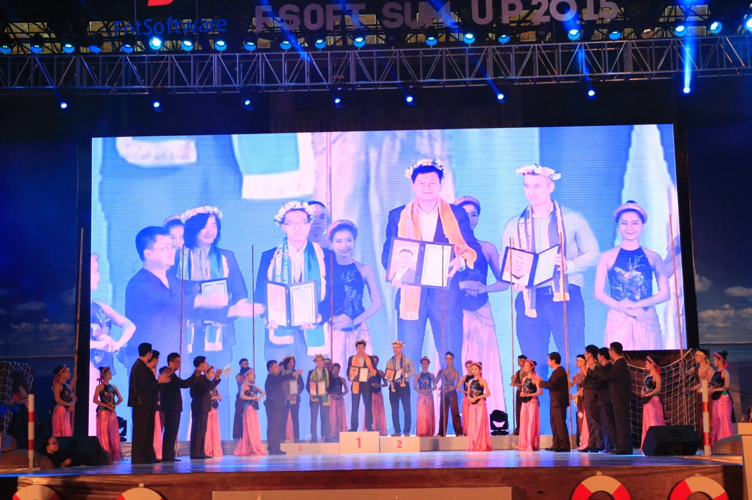 FPT-Software-Best-Performers-2015