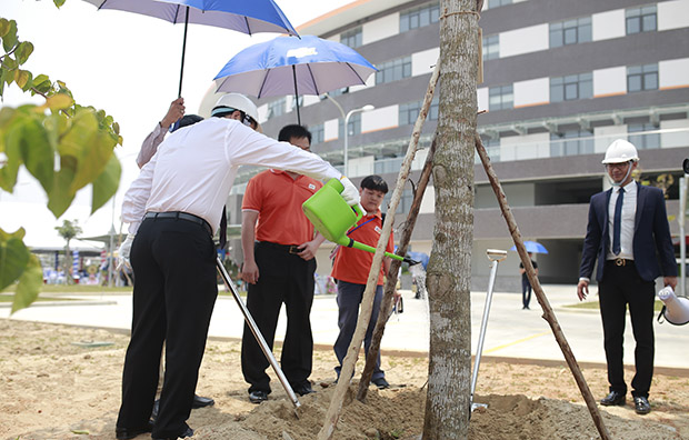 Clients joined with FPT Software on tree planting ceremony at FPT Complex grand opening